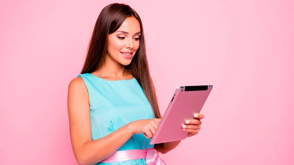 Vai jūs tā rakstāt? 10 frāzes, kas atbaida cilvēkus tiešsaistes iepazīšanās laikā