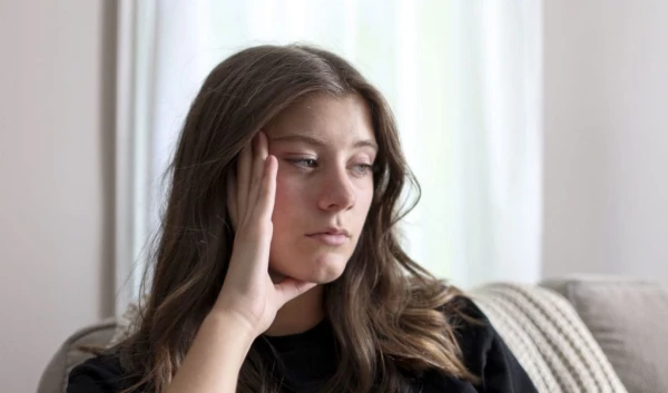 Izmetiet no galvas: 4 novecojuši noteikumi, kas velk sievieti uz leju un atņem laimi