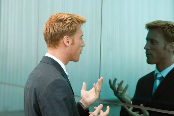 Pieci pierādīti iemesli, kāpēc sarunāties ar sevi ir noderīgi