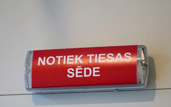 Apsūdz par neatļautu projektu vadīšanas pakalpojumu sniegšanu uzņēmumiem Krievijā