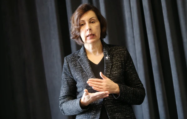 Pēc ceturtdaļgadsimta pie VSAA direktora stūres Šmitiņa tiks atbrīvota, jo viņai pienācis pensijas laiks