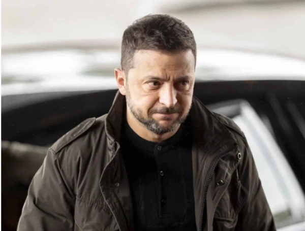 Stoltenbergs pastāstīja par steidzamo zvanu Zelenskim no bunkura 2022 gadā