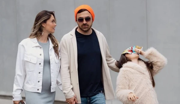 Агата Муцениеце с Петром Дрангой и дочерью Мией.