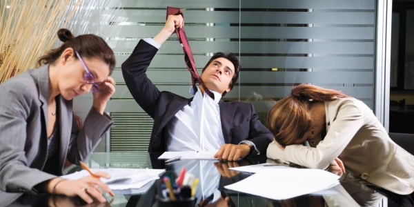 Kad darbs nogalina: 6 pazīmju, ka ir laiks doties prom bez nožēlas