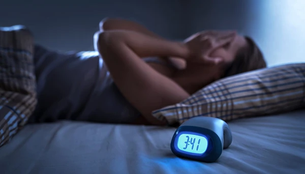 Kāpēc mēs pamostamies naktī: ko mēģina pateikt ķermenis