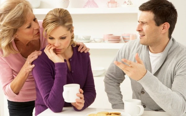 Kā atbildēt radiniekiem, kuri jūs nenovērtē: vienkārša frāze, kas saglabā attiecības