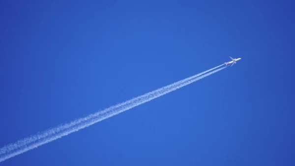 Sakarā ar kontrabandas gaisa baloniem trīs lidmašīnas no Viļņas novirzītas uz Rīgas un Kauņas lidostām