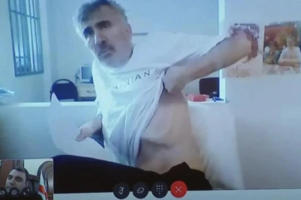 Mihailu Saakašvili izrakstīja no klīnikas un nosūtīja atpakaļ uz cietumu