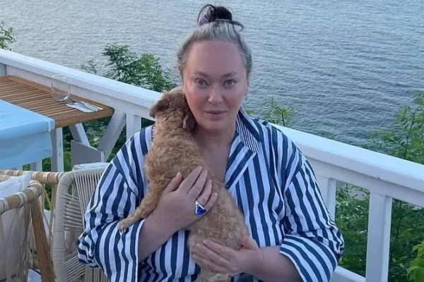 Знаменитой артистке захотелось в тепленькие края.