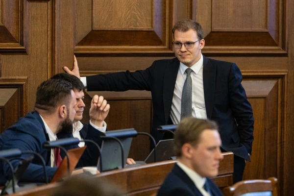 Amatpersonu medijos neapstiprināja «nepareizās pozīcijas» dēļ attiecībā uz krievu valodu