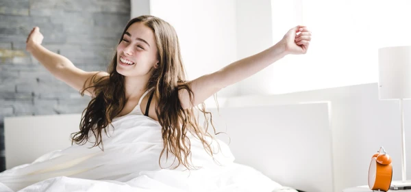 Skaistuma miega noslēpumi: kā gulēt, lai mostos svaiga un atpūtusies