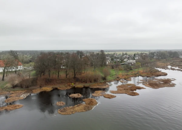 Piektdien norims vējš un vietām īslaicīgi līs