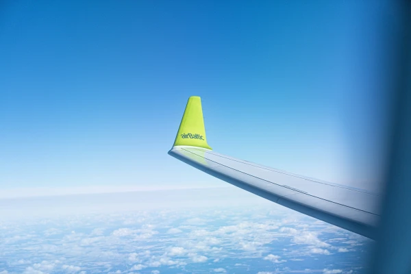 «airBaltic» lidmašīna piedalīsies Latvijas valsts svētku parādē