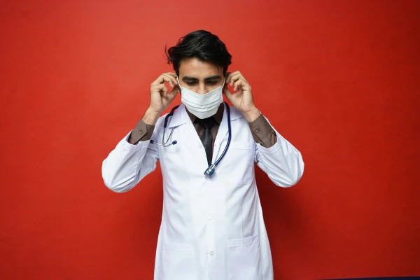 Anglijā piecas dienas streikos ārsti