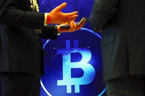 Bitkoins strauji lētinājies
