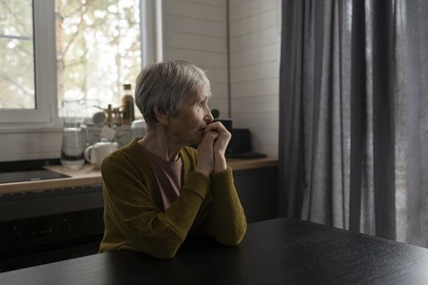 Atklāts vienkāršs veids, kā atpazīt demenci ilgi pirms pirmajām simptomiem