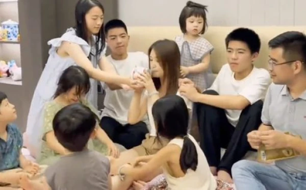 Zodiaka kolekcija: ķīnietei plāno dzemdēt bērnus zem visiem 12 zodiaka zīmēm