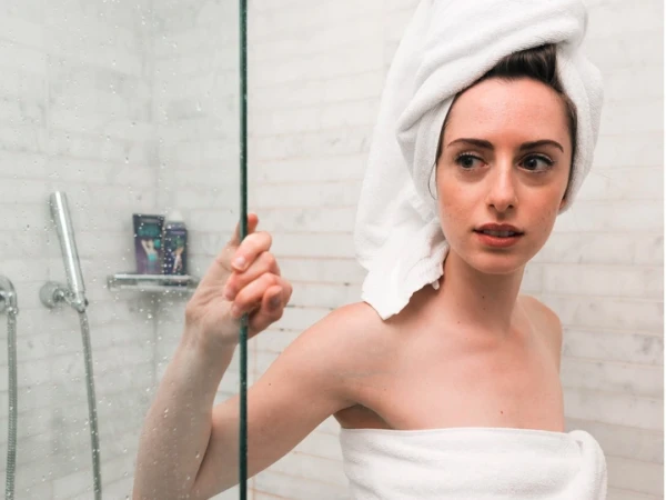 Ārsts izskaidroja, kā pareizi jāņem duša