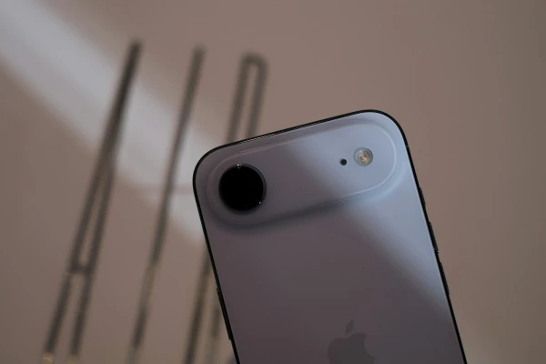 Neveiksmīgā iPhone radītājs pametis Apple