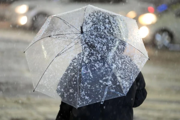 Naktī gaidāms neliels sniegs