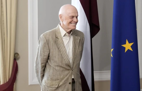 «Mēs sākām veidot birokrātiju, kas tagad ir pārmērīgi barota, uzpūsta un aizņem ēku pēc ēkas»