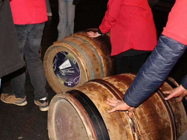 Виноделы спешат обрадовать своей продукцией.