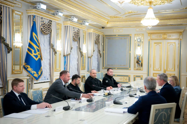 Eiropas līderi gatavojas kopīgai vizītei pie Trampa; Zelenskis izveido delegāciju sarunām ar ASV un Krieviju