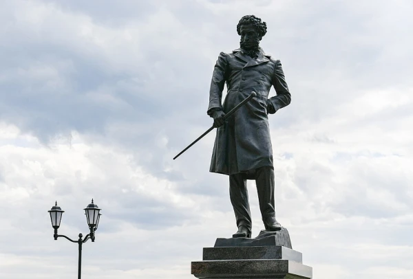 Lomonosovu un Puškina atcēla Ukrainas teritorijā