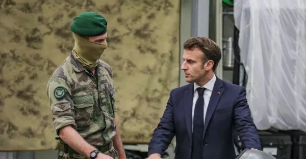 Гражданский президент все чаще обращается к военным.