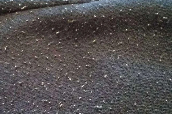 Vai pastāv audumi, uz kuriem neparādās pūkaini?