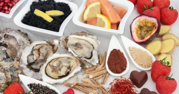 Čīle, granātābols, šokolāde: kā uzturs ietekmē seksuālo vēlmi