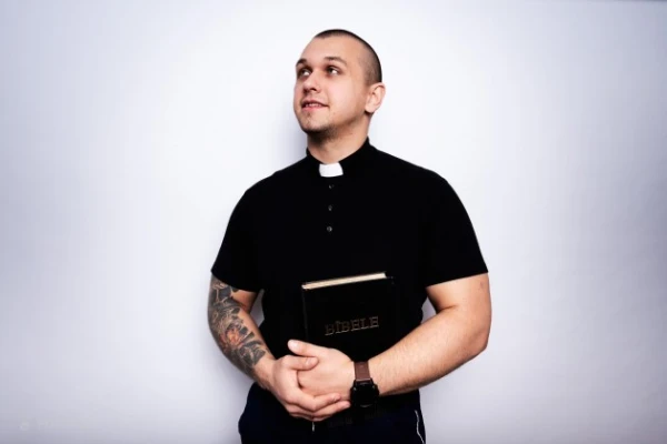 Ar Dievu! - Kapelāni Latvijā aizstās policijas psihologus?