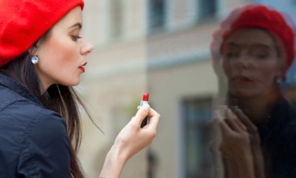 Kā maza detaļa pārvērš parasto tēlu neaizmirstamā