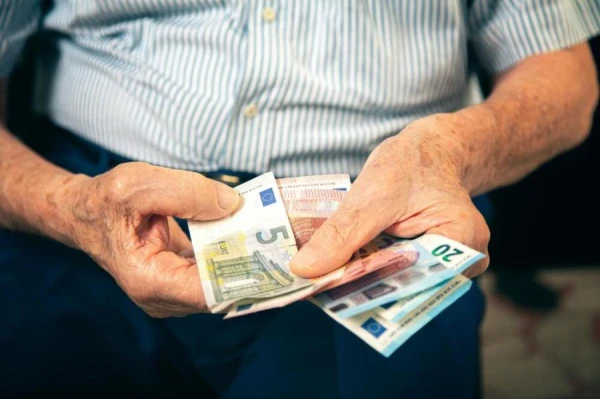 Vidējā pensija Latvijā pārsniedza 650 eiro, bet pensionāru skaits tuvojas pusmiljonam