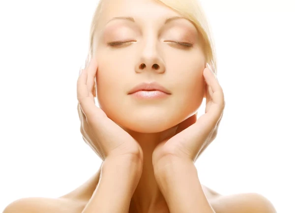 Kā saglabāt ādu tīru un veselīgu: 5 padomi pret pūtītēm