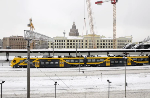 Sakarā ar laika apstākļiem vilcieni kavējas vairākās līnijās