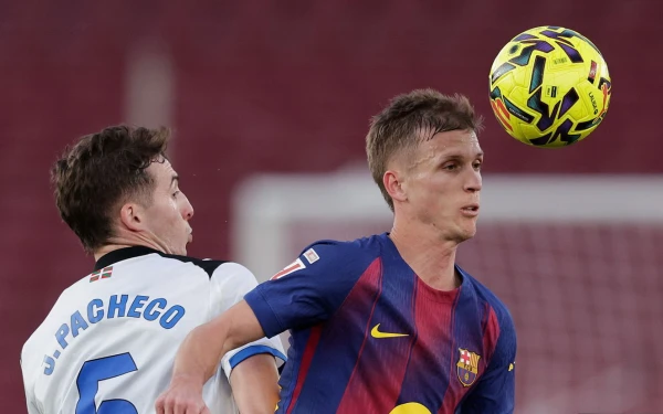 Spānijas čempionāts. «Barcelona» pateicoties Oļmo dubultgolam uzvarēja «Alavés», uzņemot vadību La Liga tabulā