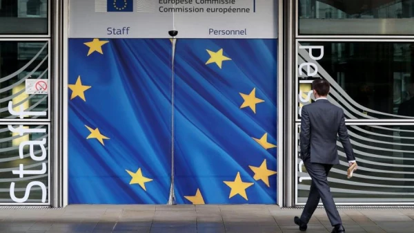 Eiropas birokrāti ir kļuvuši nekaunīgi: prasa samazināt darba laiku un iespēju neiet uz darbu