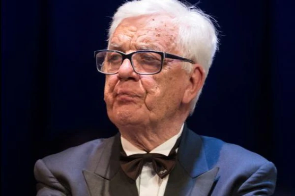 Kas noticis? Raimonds Pauls atdod visus savus kaklasaites