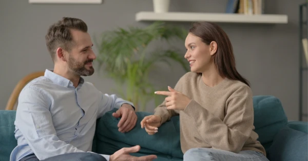 Kā izteikt neapmierinātību partnerim, neizraisot strīdu