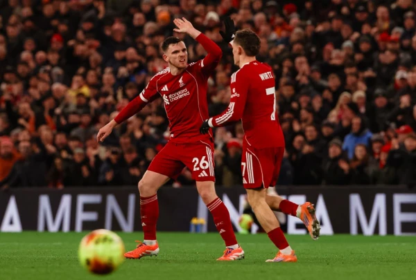 Anglijas čempionāts. «Liverpool» izglābās no zaudējuma spēlē pret «Sunderland», «Chelsea» saņēma trīs vārtus no outsidera