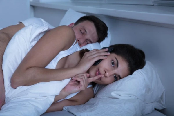 Kādā vecumā sievietes visbiežāk krāpj — un kāpēc tas notiek