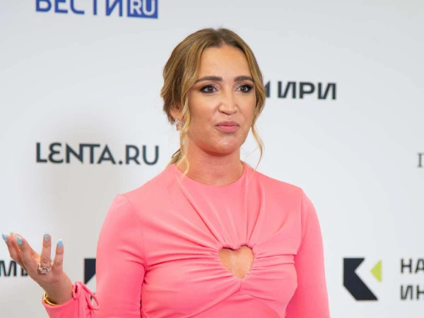 Оленька всегда восхищает своей красотой.