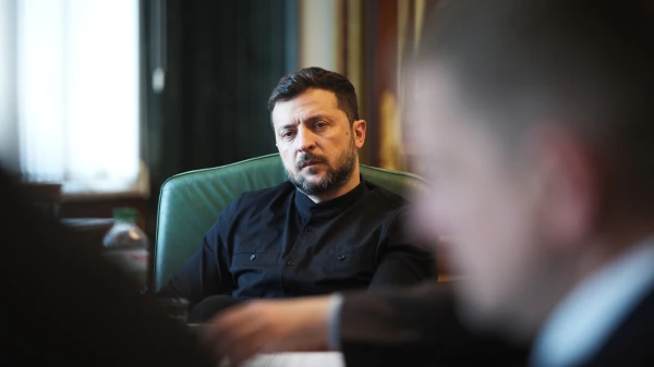 Zelenska lidmašīnu Īrijā vajāja nezināmi droni