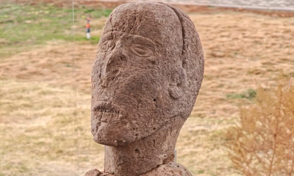 Эти идолы в 2-3 раза старше британского Стоунхэнджа.