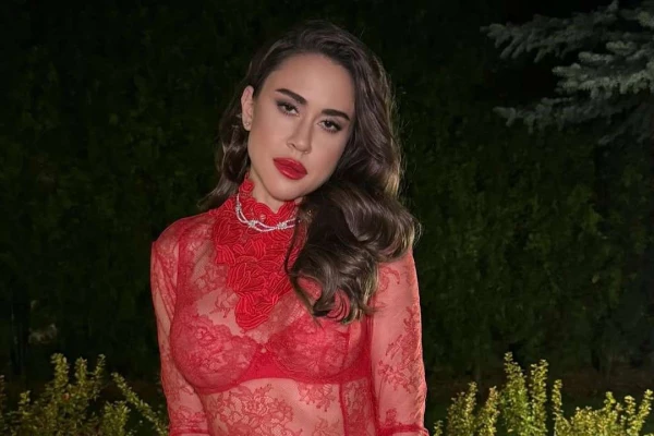 Образ яркой красотки, которого так недостает российской эстраде.