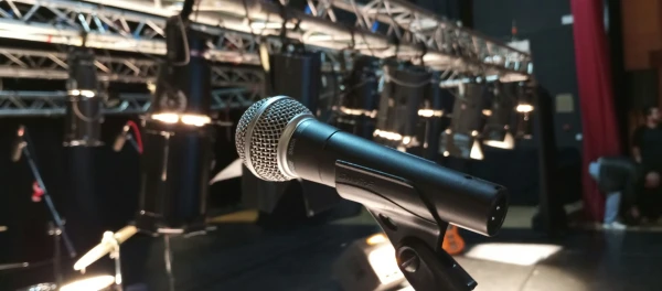 Radiomikrofonus un vairākas citas iekārtas turpmāk varēs izmantot bez individuālām frekvenču atļaujām