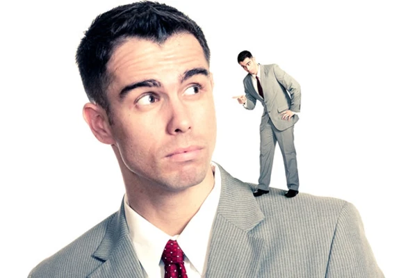 Kāpēc sarunas ar sevi nav dīvainība, bet noderīga ieradums