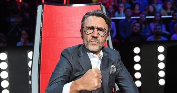 Sergejs Šņurovs kļuvis par dārgāko mākslinieku korporatīviem: honorārs — līdz 27 miljoniem rubļu