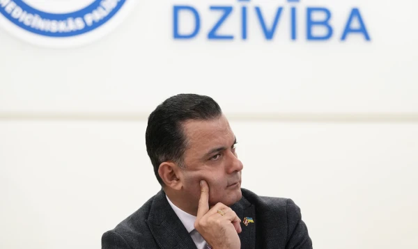 Neaizmirstiet — dzīve ir skaista! Abu Meri apsveikums ar Adventi izsauca vētru